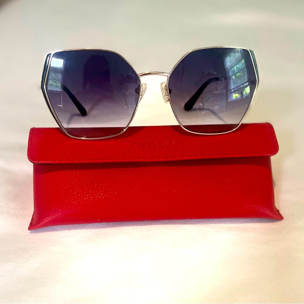 Guess Rose Gold Black Glossy Cat Eye Metal Sunglasses (NWOT)